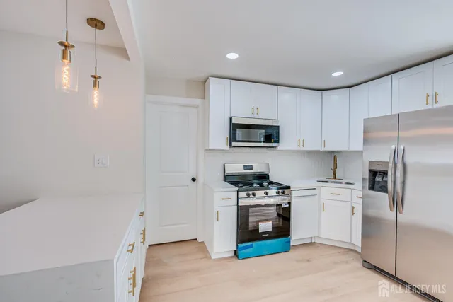 $636,000 | 20 Starling Drive, Kendall Park, NJ 08824