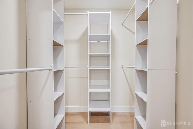 $636,000 | 20 Starling Drive, Kendall Park, NJ 08824