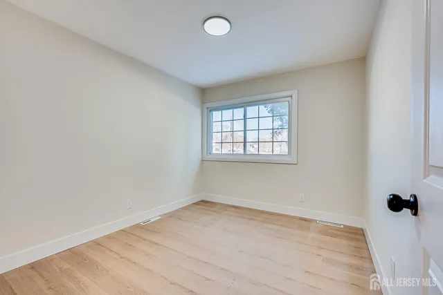 $636,000 | 20 Starling Drive, Kendall Park, NJ 08824