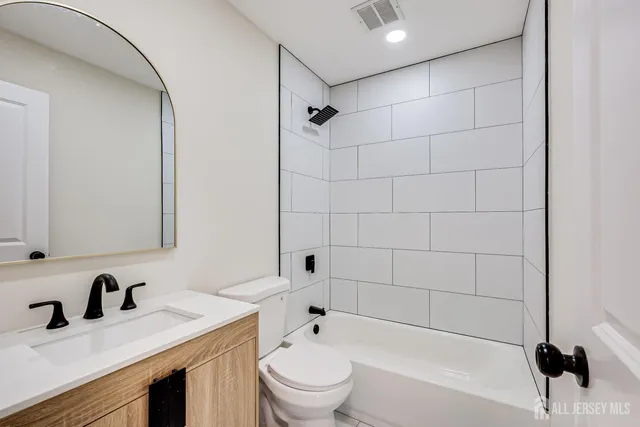 $636,000 | 20 Starling Drive, Kendall Park, NJ 08824