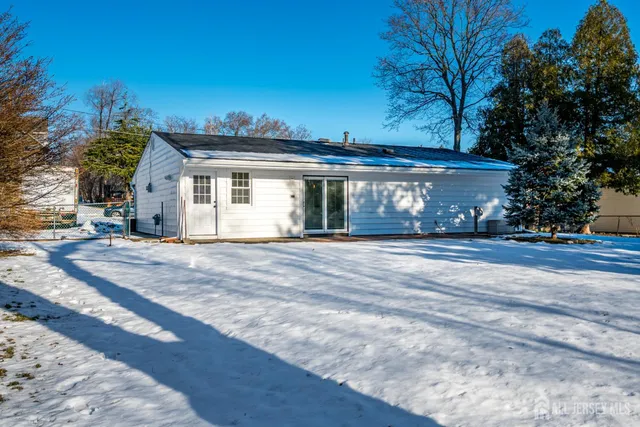 $636,000 | 20 Starling Drive, Kendall Park, NJ 08824