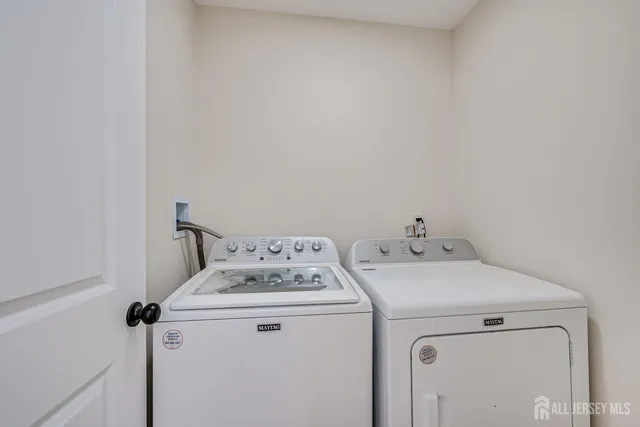 $636,000 | 20 Starling Drive, Kendall Park, NJ 08824