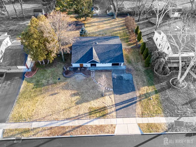 $636,000 | 20 Starling Drive, Kendall Park, NJ 08824