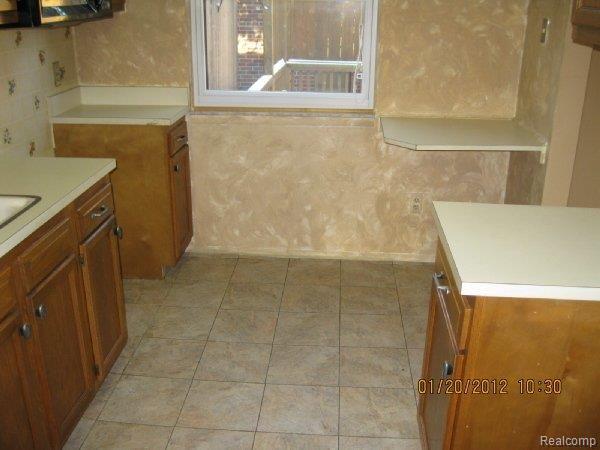 31662 Hoover Road Warren, MI 48093 - Photo 5 of 10 RES02783.JPG