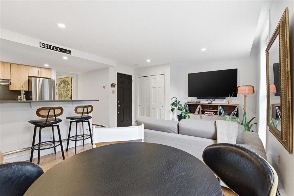 4 Derne Street, Unit 2 Boston, MA 02114 - Photo 7 of 32