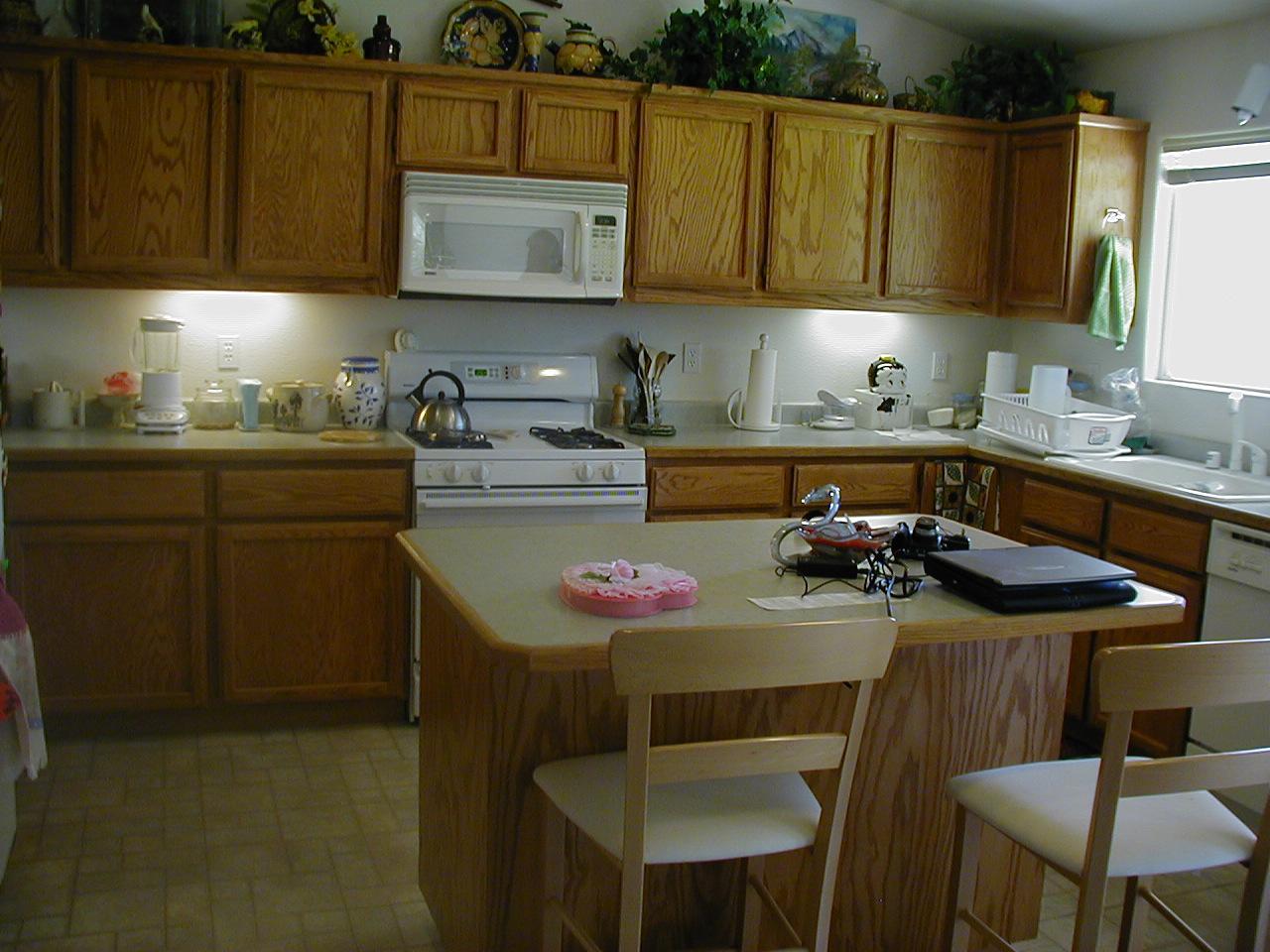 1926 Airstrip Road Redding, CA 96003 - Photo 3 of 7 kitchen