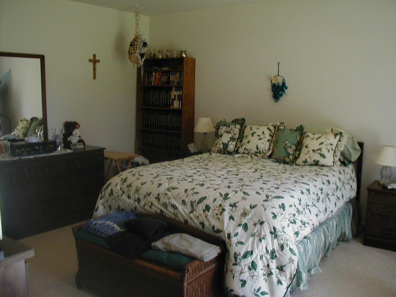 1926 Airstrip Road Redding, CA 96003 - Photo 5 of 7 masterbedroom