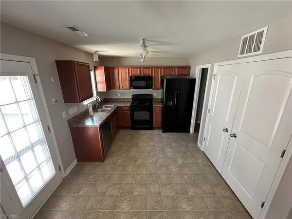 $1,925 | 1138 Waterlyn Drive, Greensboro, NC 27405