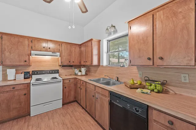 $1,550 | 103 County Road 492, Dayton, TX 77535