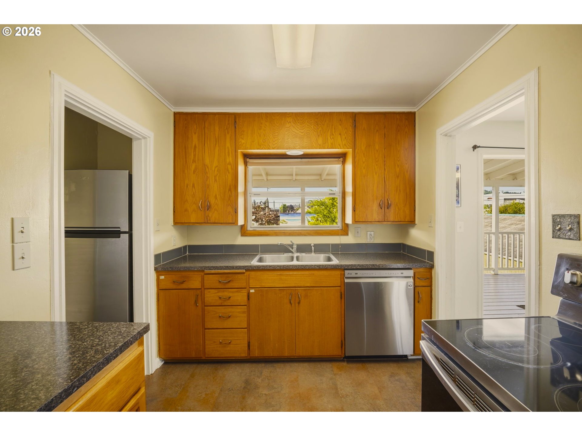 525 Elm Avenue Reedsport, OR 97467 - Photo 10 of 32