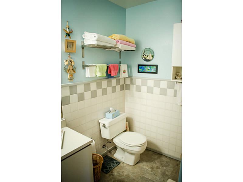 1602 Kenzie Road Pittsburgh, PA 15205 - Photo 11 of 15 Full Bath.