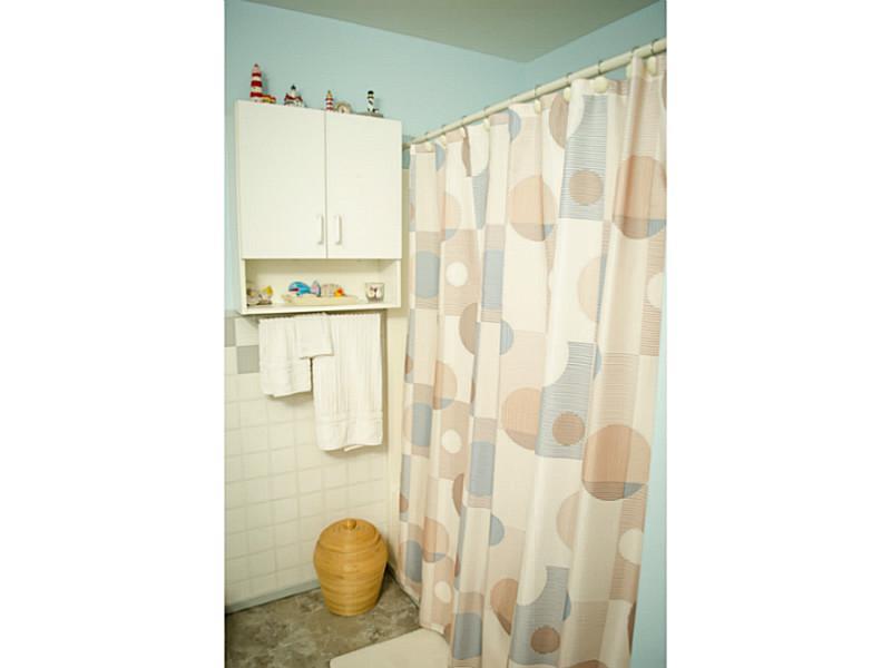 1602 Kenzie Road Pittsburgh, PA 15205 - Photo 12 of 15 Full Bath.