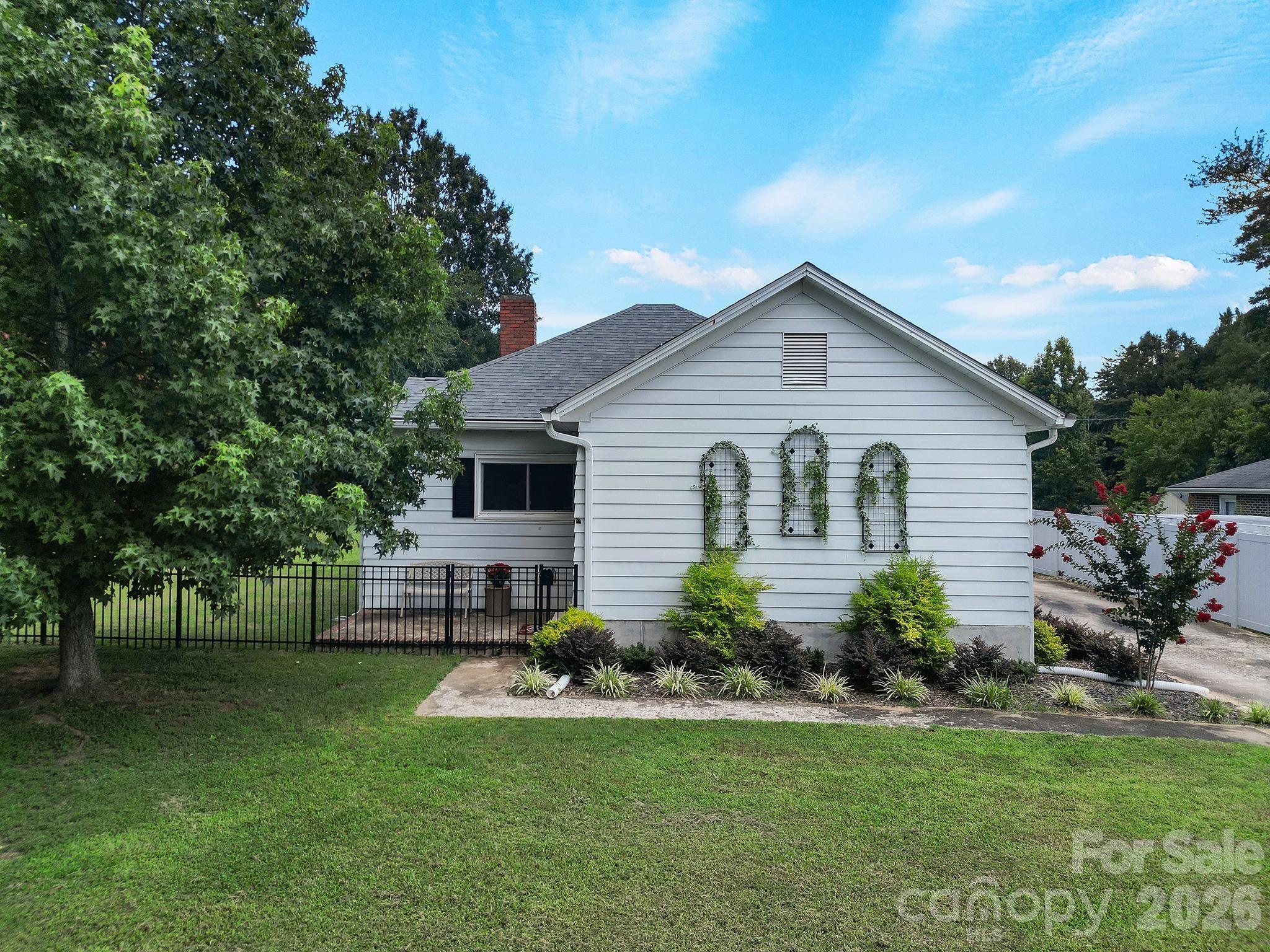207 Faulkner Street Clover, SC 29710 - Photo 2 of 43
