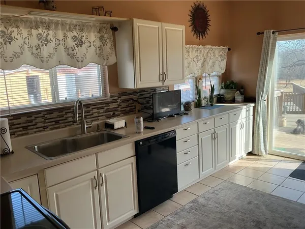 $289,000 | 3177 Florida Road, Pomona, KS 66076