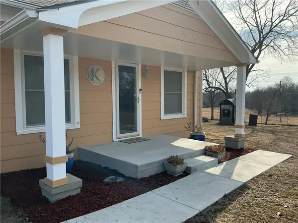 $289,000 | 3177 Florida Road, Pomona, KS 66076