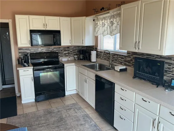 $289,000 | 3177 Florida Road, Pomona, KS 66076
