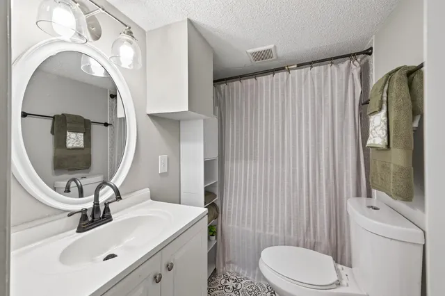 $325,000 | 1812 Carl Street, Lauderdale, MN 55113