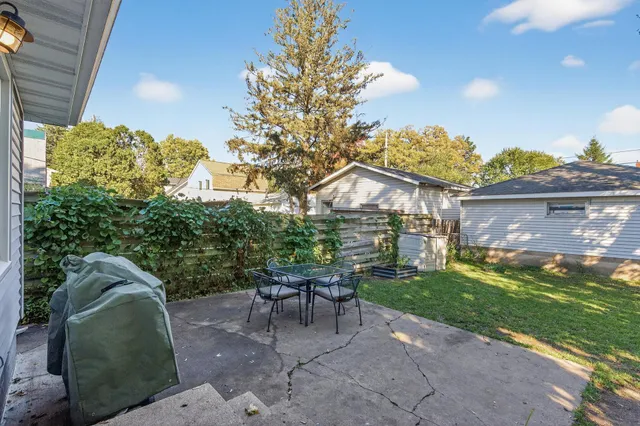 $325,000 | 1812 Carl Street, Lauderdale, MN 55113