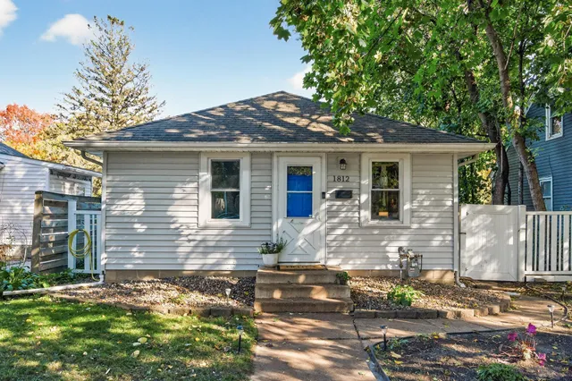 $325,000 | 1812 Carl Street, Lauderdale, MN 55113