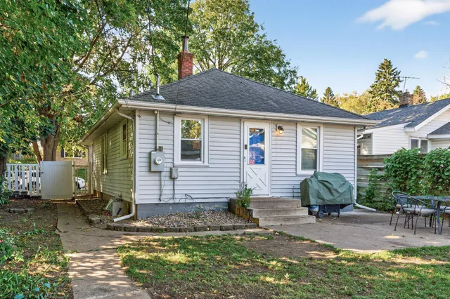 $325,000 | 1812 Carl Street, Lauderdale, MN 55113