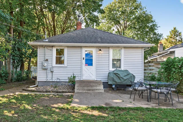 $325,000 | 1812 Carl Street, Lauderdale, MN 55113