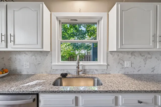 $325,000 | 1812 Carl Street, Lauderdale, MN 55113