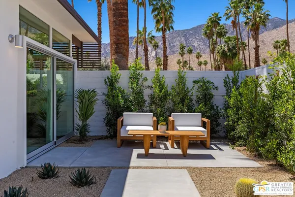 $2,495,000 | 2020 South Navajo Drive, Palm Springs, CA 92264