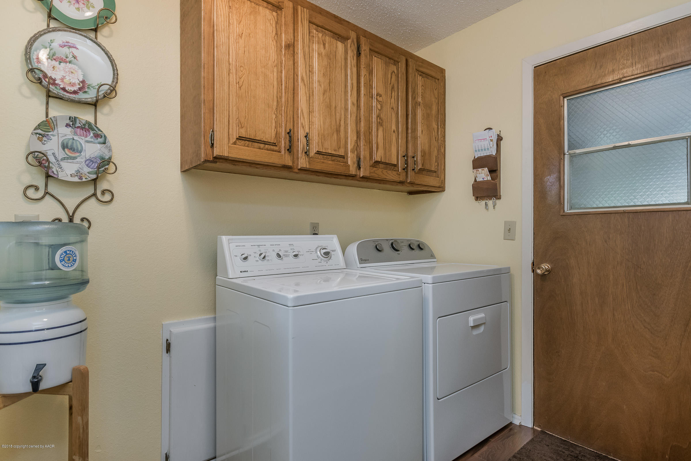 6709 Jameson Road Amarillo, TX 79106 - Photo 11 of 23 a utility room with dryer and washer