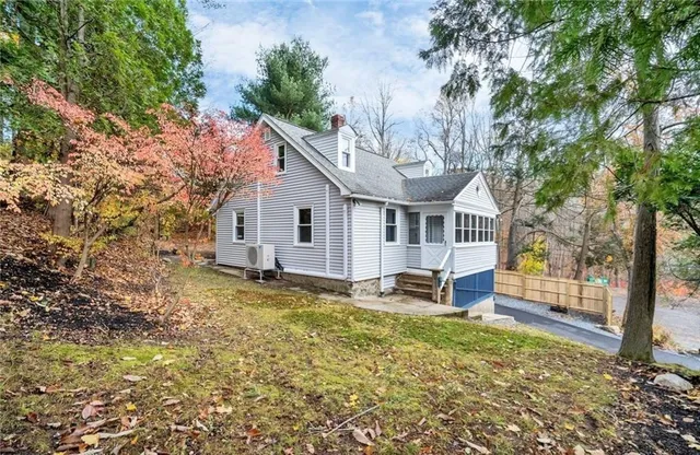 $379,900 | 346 Middlebury Road, Middlebury, CT 06762
