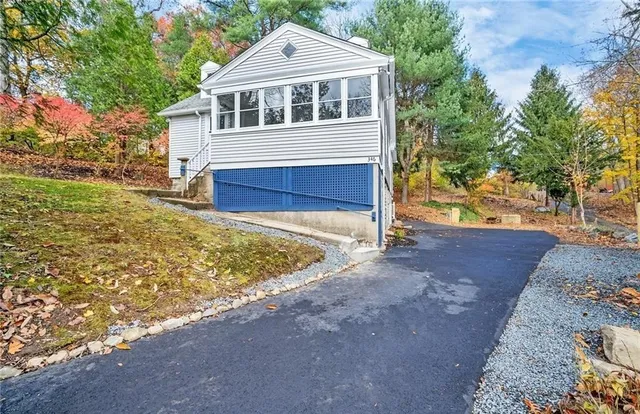 $379,900 | 346 Middlebury Road, Middlebury, CT 06762