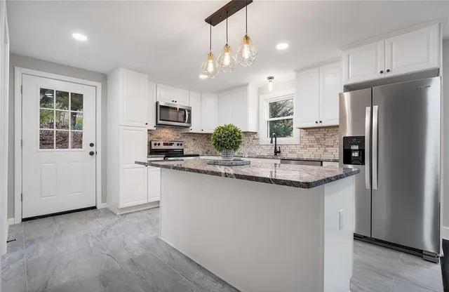 $379,900 | 346 Middlebury Road, Middlebury, CT 06762