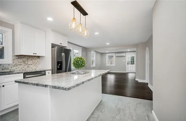 $379,900 | 346 Middlebury Road, Middlebury, CT 06762