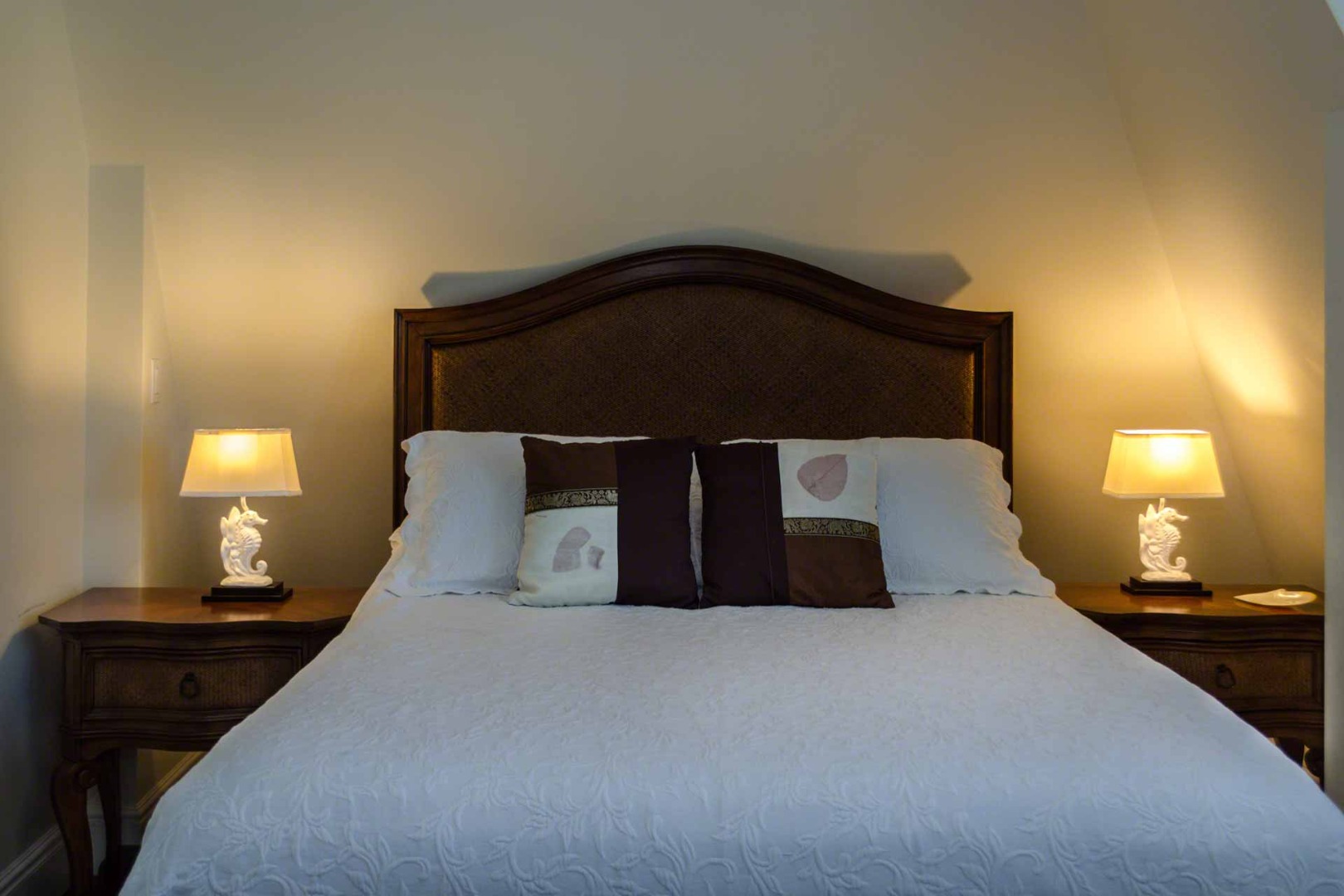 37 Simpsons Lane Edgartown, MA 02539 - Photo 21 of 28 a bedroom with a bed and a lamp