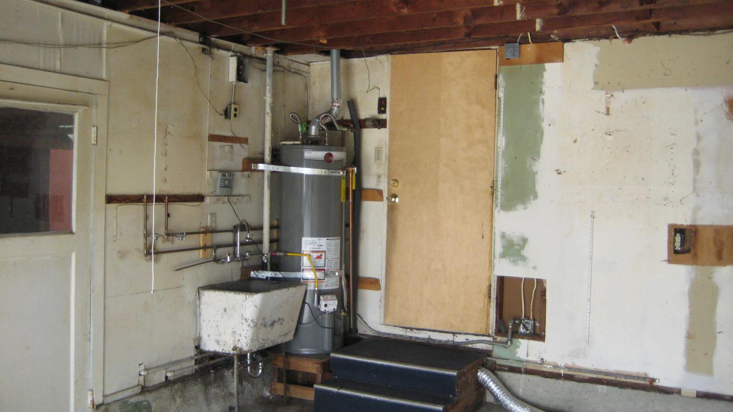 1765 Royal Avenue San Mateo, CA 94401 - Photo 13 of 16 a bathroom with a shower