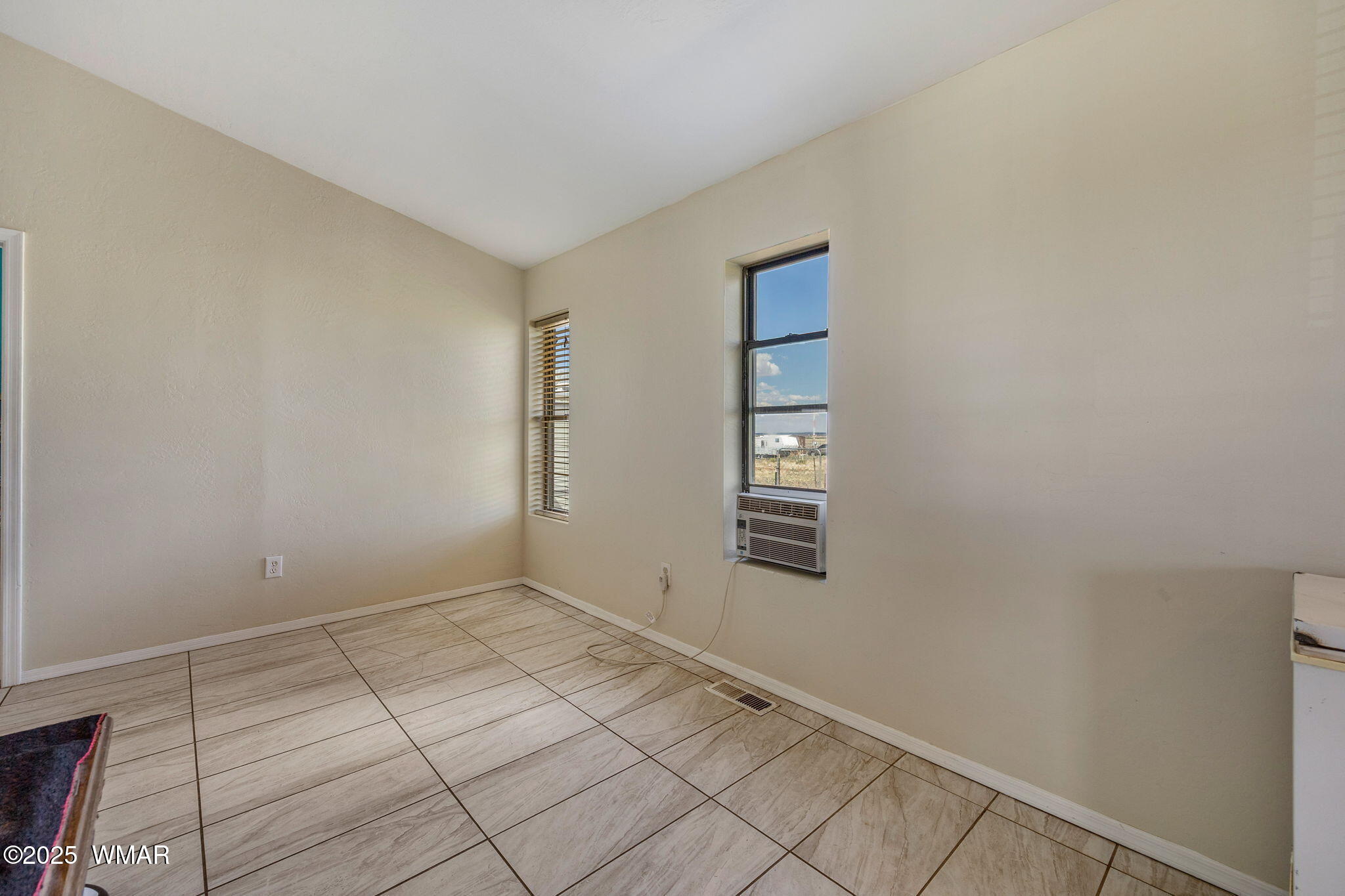 529 Foothills Boulevard Taylor, AZ 85939 - Photo 15 of 30 Potential formal dining or sitting area