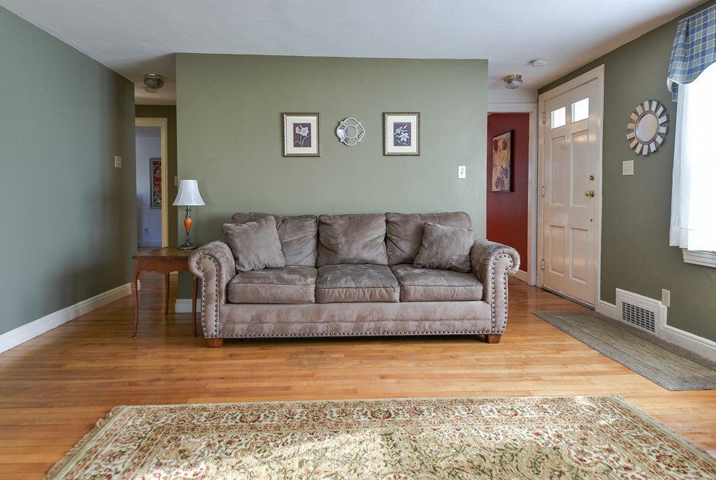 54 Elda Road Framingham, MA 01701 - Photo 3 of 20