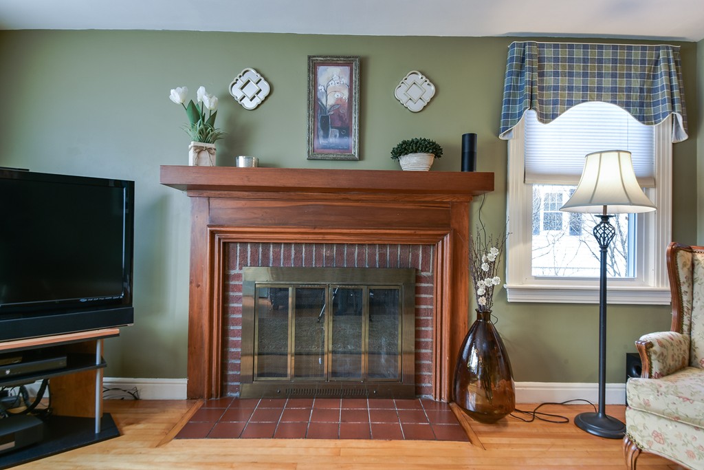 54 Elda Road Framingham, MA 01701 - Photo 4 of 20