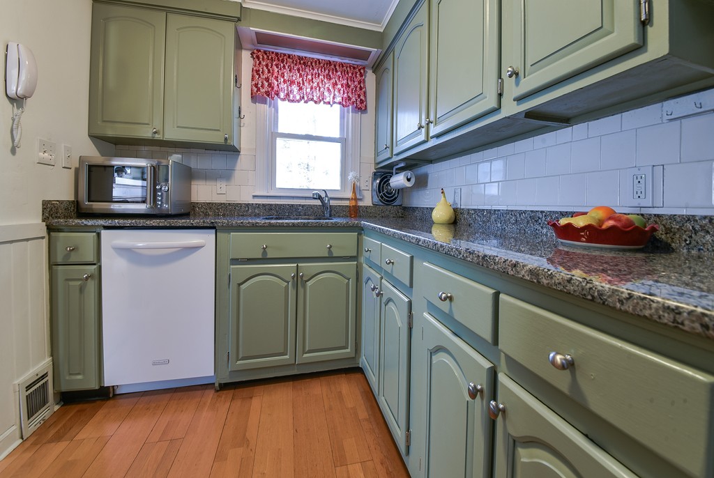 54 Elda Road Framingham, MA 01701 - Photo 8 of 20