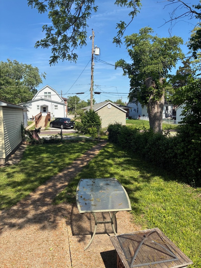 19 South 52nd Street Belleville, IL 62226 - Photo 6 of 7 a view of a garden with a bench