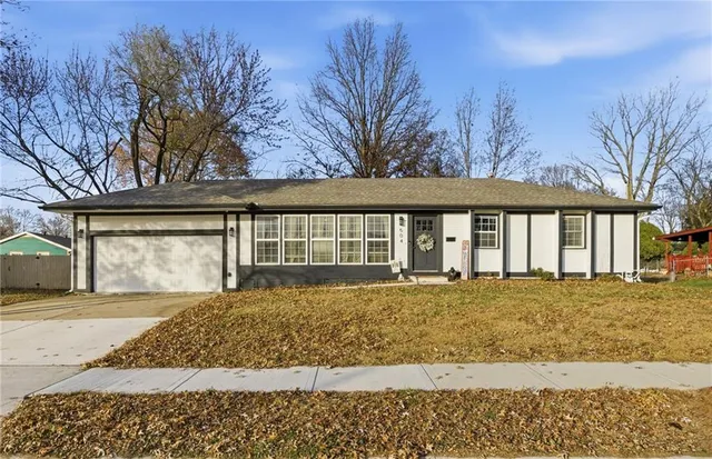$300,000 | 504 East Oak Street, Olathe, KS 66061