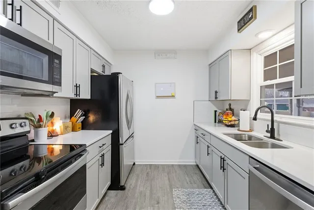 $300,000 | 504 East Oak Street, Olathe, KS 66061