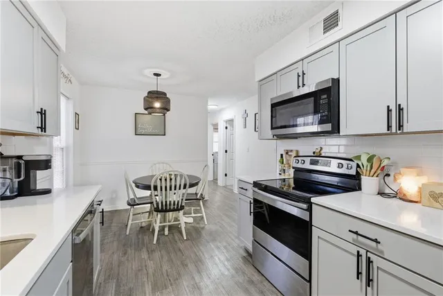 $300,000 | 504 East Oak Street, Olathe, KS 66061