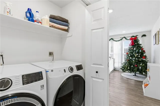 $300,000 | 504 East Oak Street, Olathe, KS 66061