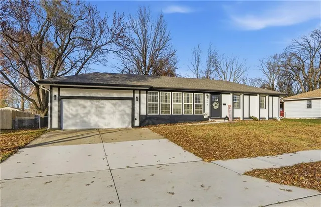 $300,000 | 504 East Oak Street, Olathe, KS 66061