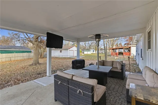 $300,000 | 504 East Oak Street, Olathe, KS 66061