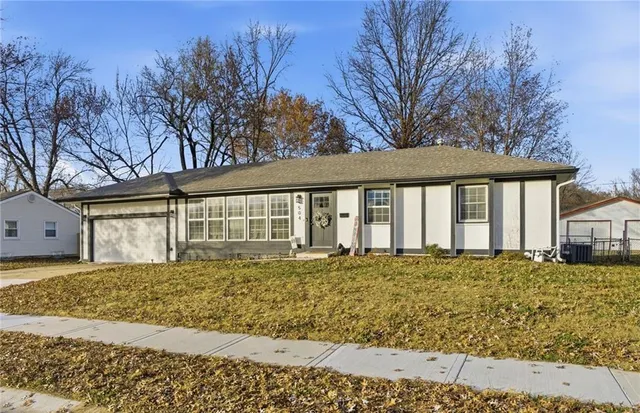 $300,000 | 504 East Oak Street, Olathe, KS 66061
