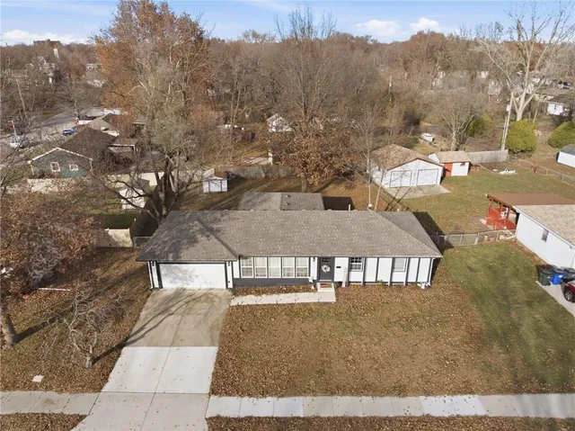 $300,000 | 504 East Oak Street, Olathe, KS 66061