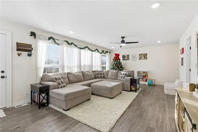 $300,000 | 504 East Oak Street, Olathe, KS 66061