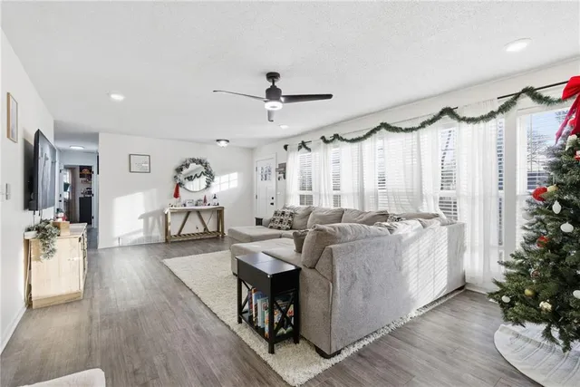 $300,000 | 504 East Oak Street, Olathe, KS 66061