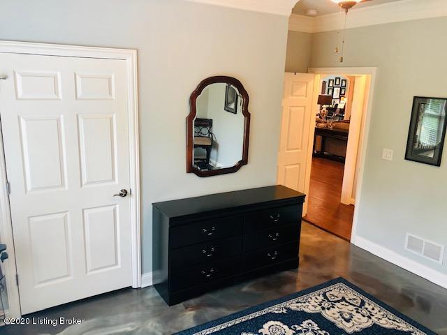 10601 Riva Road Louisville, KY 40223 - Photo 16 of 56 entry2